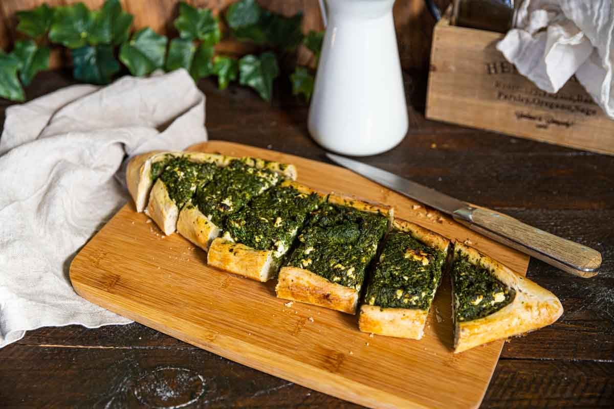 Découvrez le pide aux épinards et feta : un plat savoureux à essayer