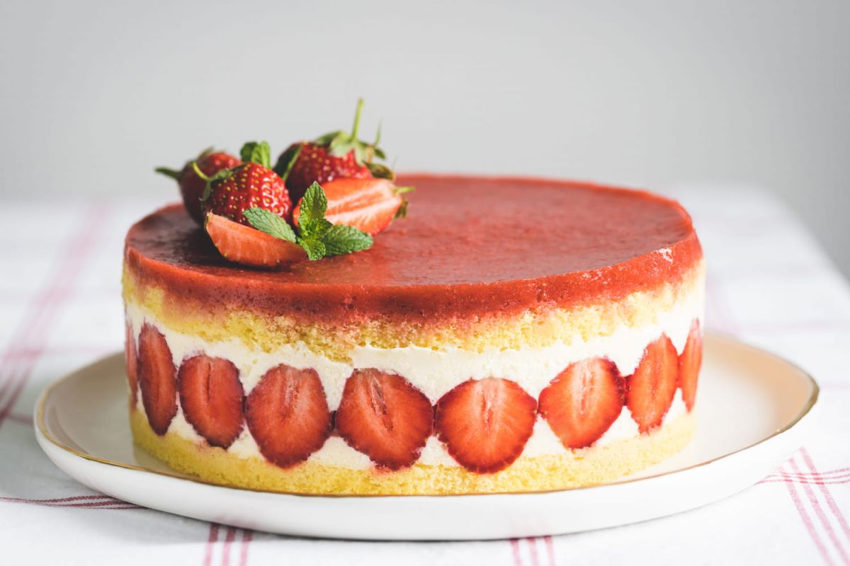 Un fraisier irrésistible : la recette préférée des Français