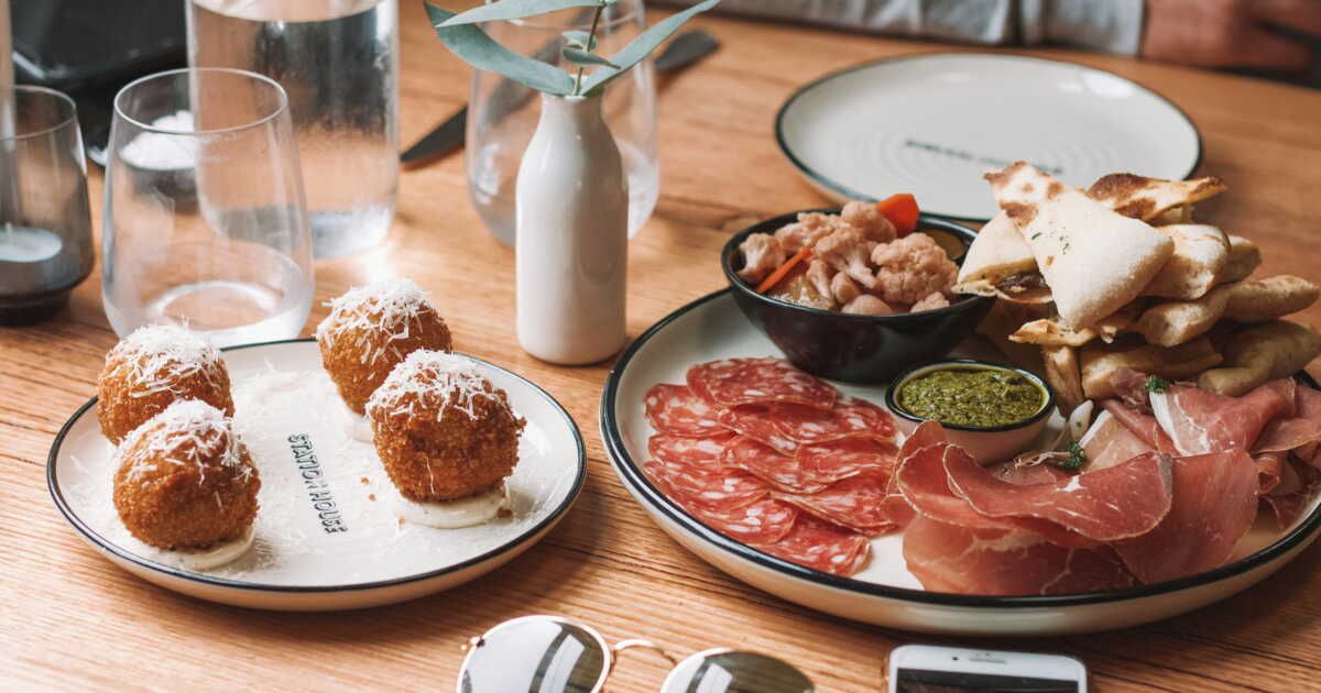 Un apéro aux saveurs du monde : 100 recettes à découvrir