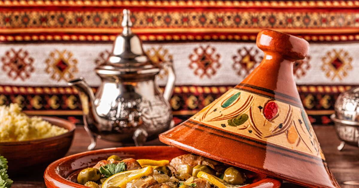 Ramadan : savourez un tajine de poulet aux pruneaux et amandes