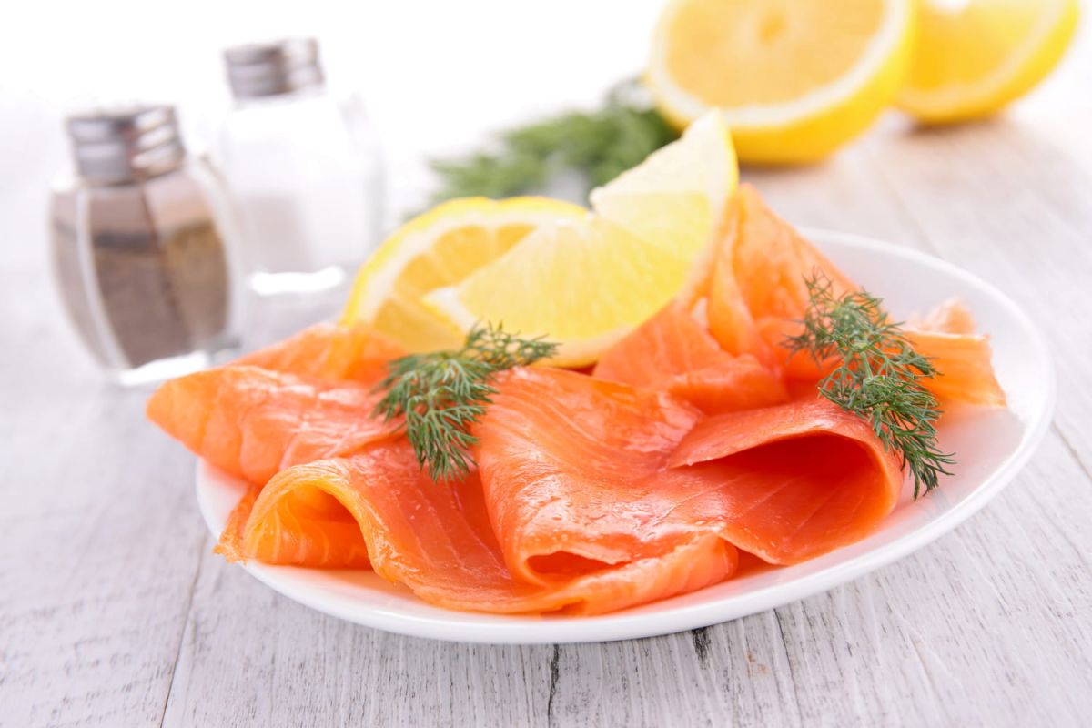 Comment vérifier la fraîcheur de votre saumon fumé au frigo