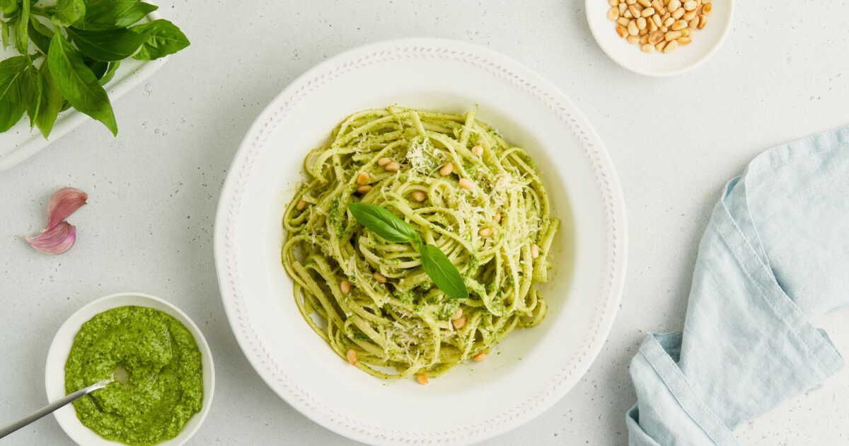 Découvrez la recette authentique du pesto fait maison pour vos pâtes