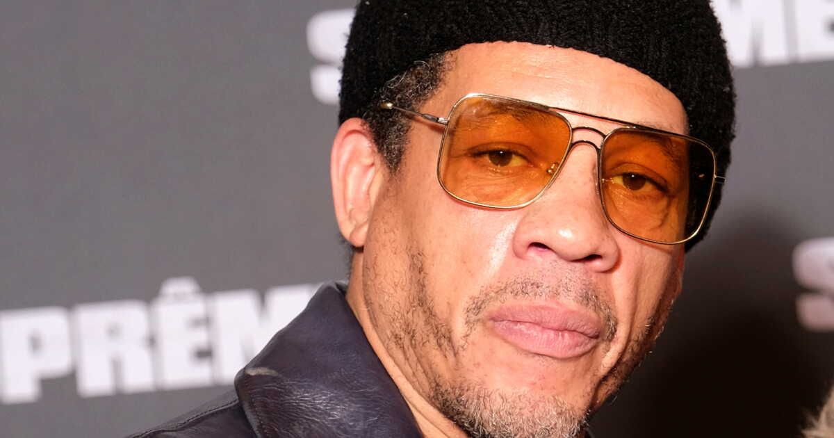 JoeyStarr : le rappeur se lance dans la cuisine avec une brioche perdue au rhum