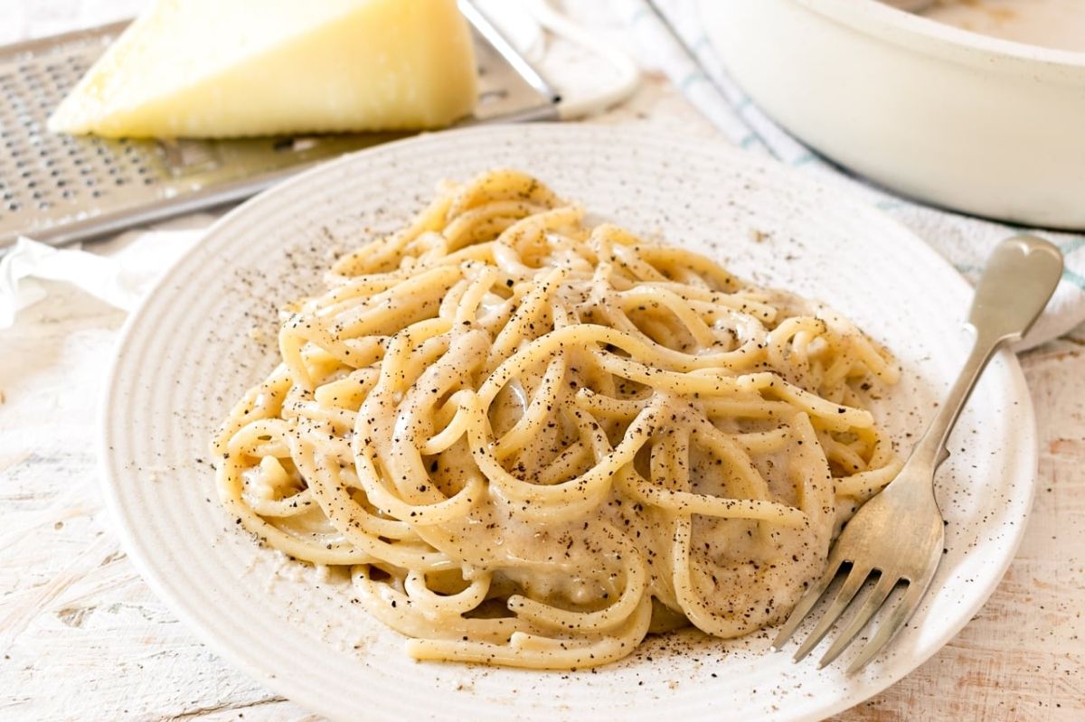 Cacio e pepe : le plat de pâtes qui séduit l'Italie cet été
