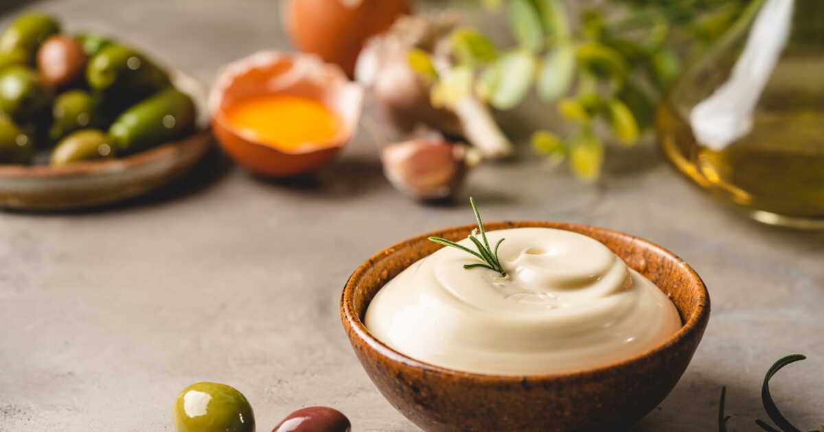 Une mayonnaise légère et gourmande : la recette sans huile ni œuf cru