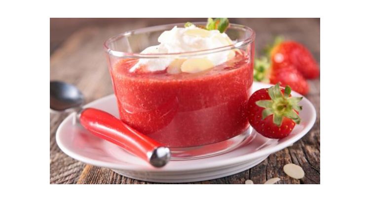 la fraîcheur des fraises : une soupe légère pour vos fêtes