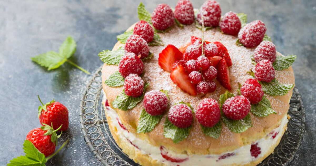 La douceur éclatante du gâteau aux fruits rouges en un clin d'œil