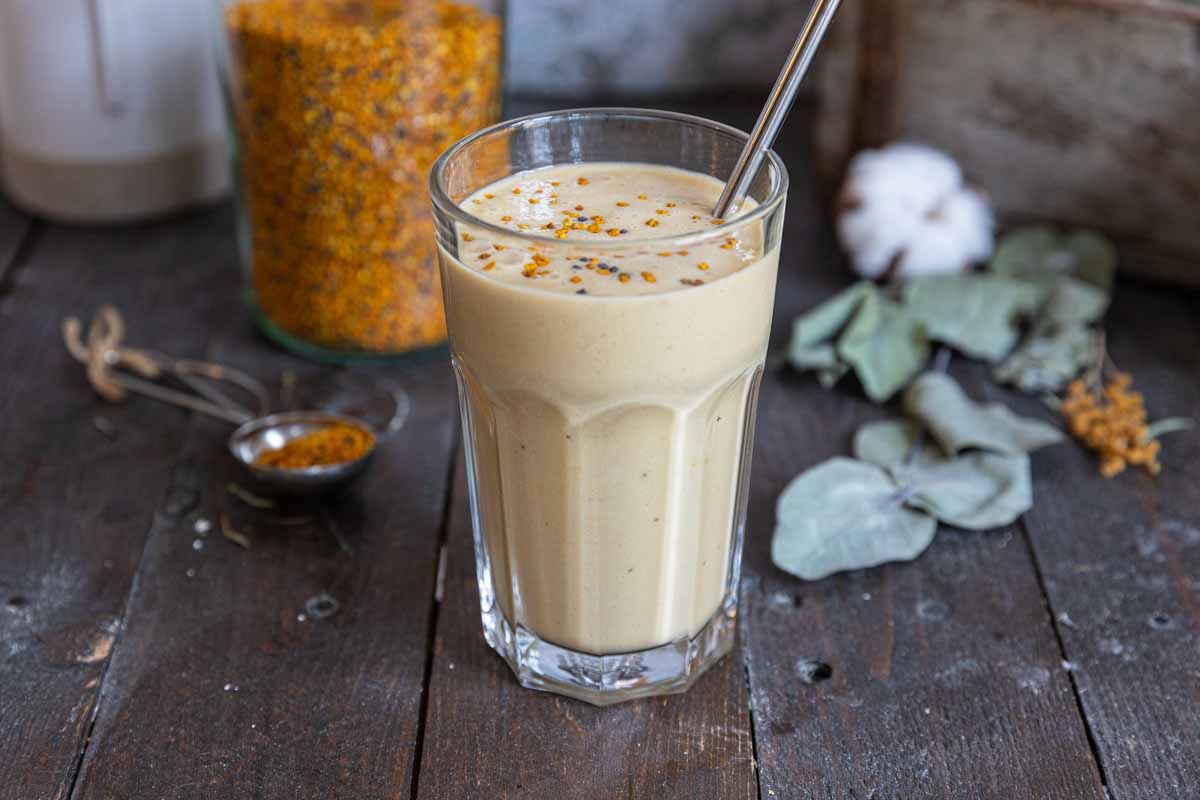 Commencez votre journée avec un smoothie énergisant à la banane et au pollen