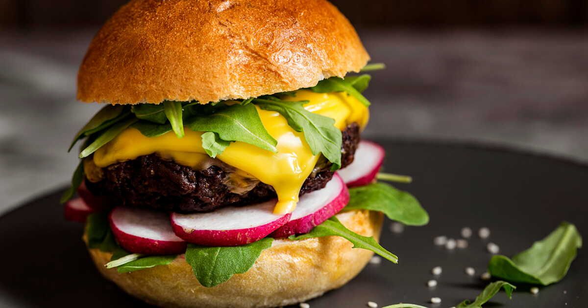 Choisir le meilleur fromage à burger : conseils et astuces pour un fondu parfait