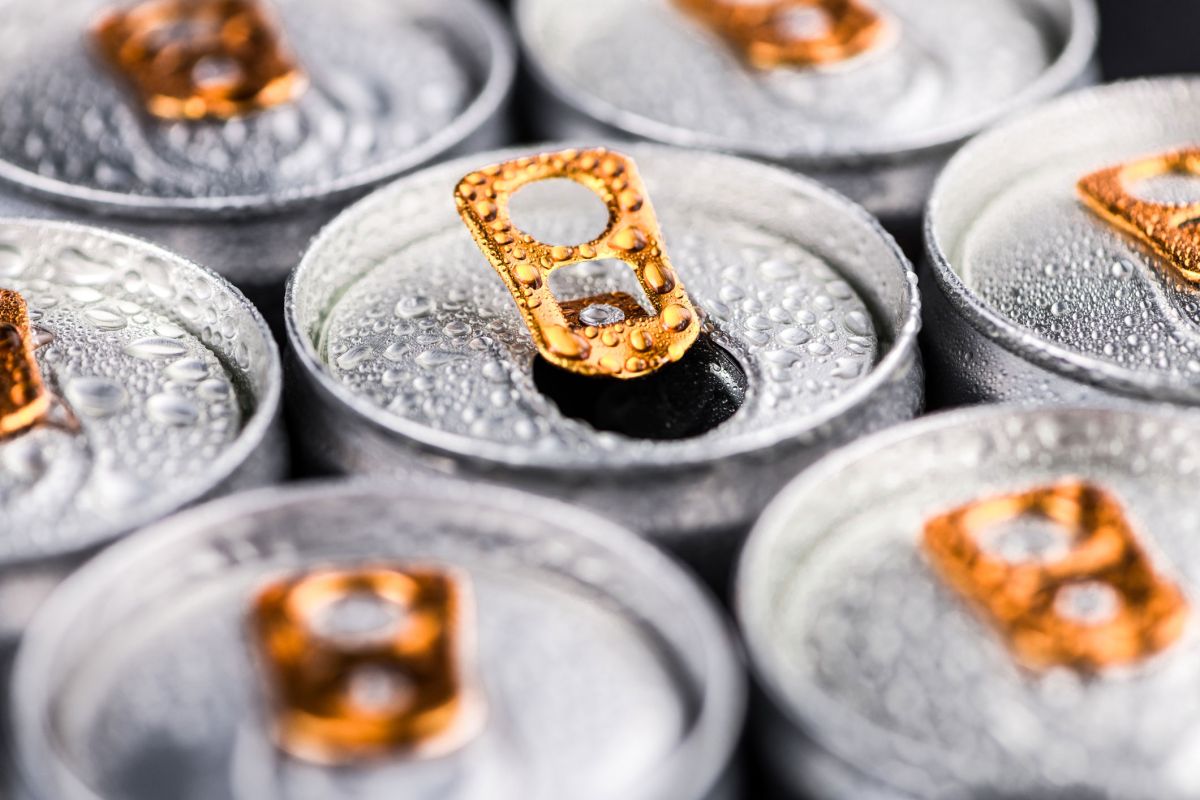 un homme victime d'une hémorragie cérébrale après avoir absorbé 25 canettes de soda énergisant