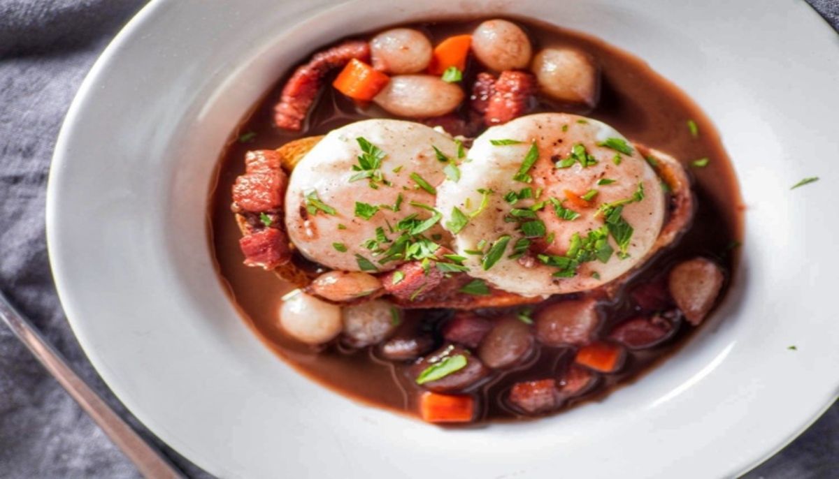 Œufs pochés en meurette : une expérience culinaire bourguignonne