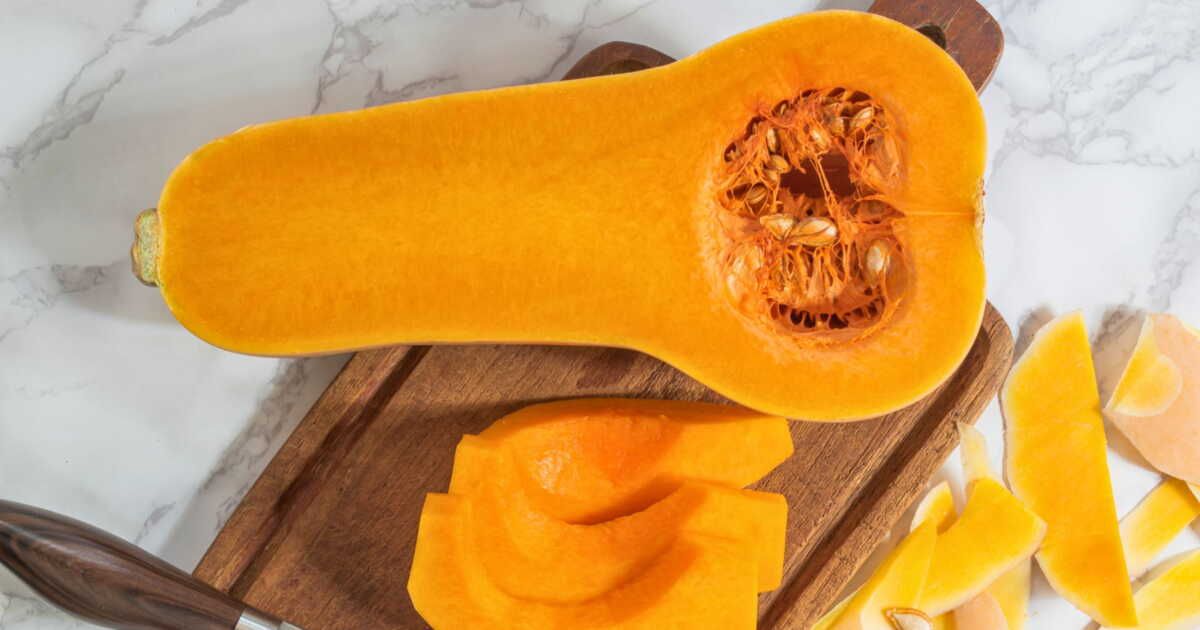 Comment éplucher une courge butternut sans y laisser les doigts grâce à ces 3 astuces ?