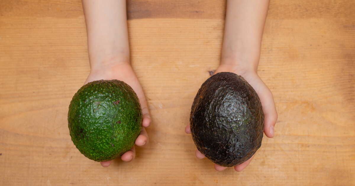 une méthode rapide et efficace pour faire mûrir un avocat en quelques secondes