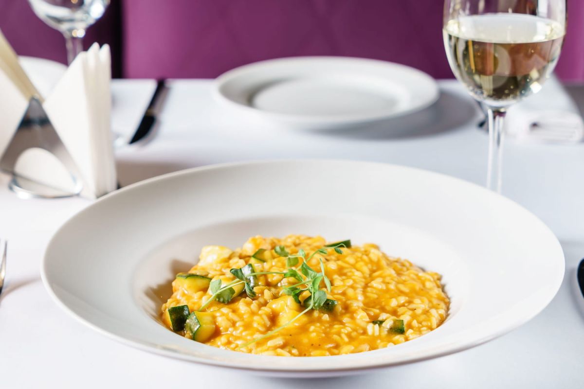 le risotto à l'assiette plate : pourquoi les italiens ne badinent pas avec les traditions