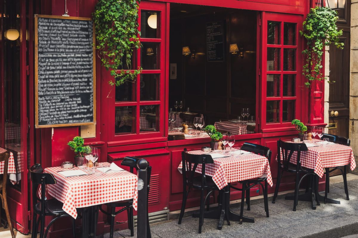 Déjouer les pièges des restaurants attrape-touristes : conseils d'un expert du Guide Michelin