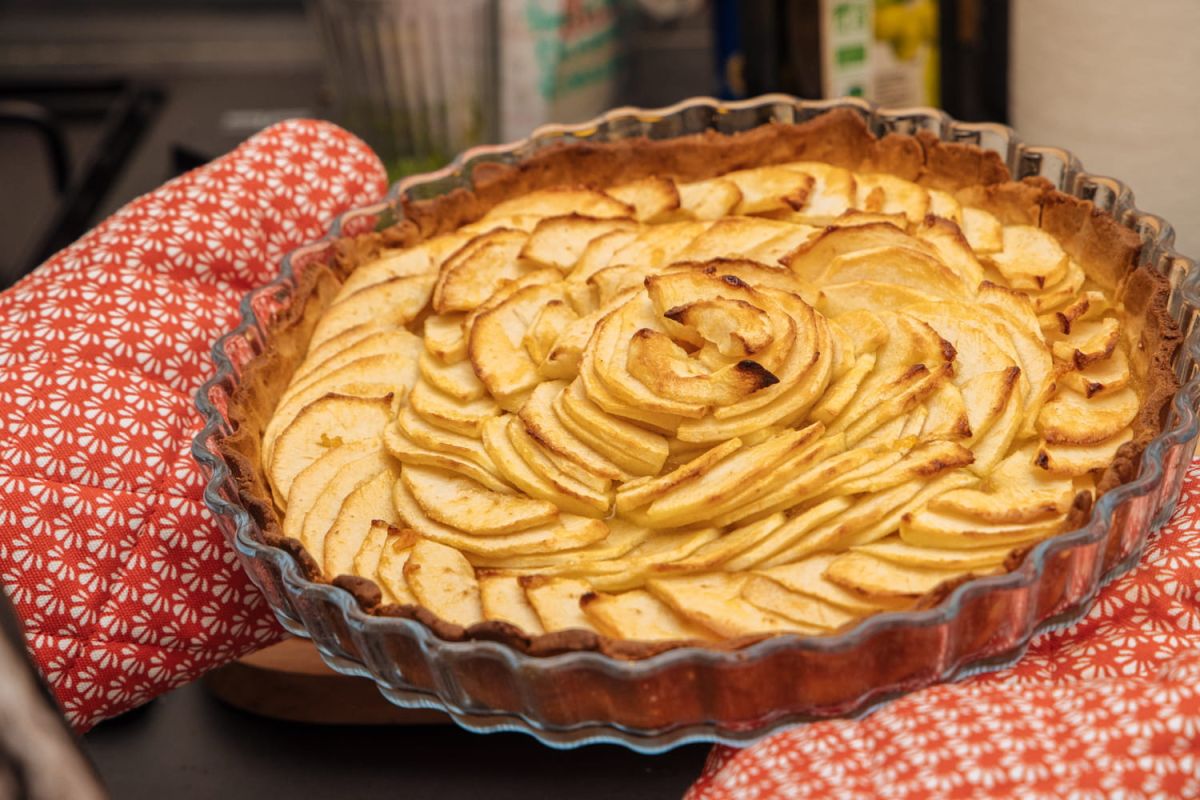 Une tarte aux pommes croustillante : le secret d'une pâte parfaite sans précuisson