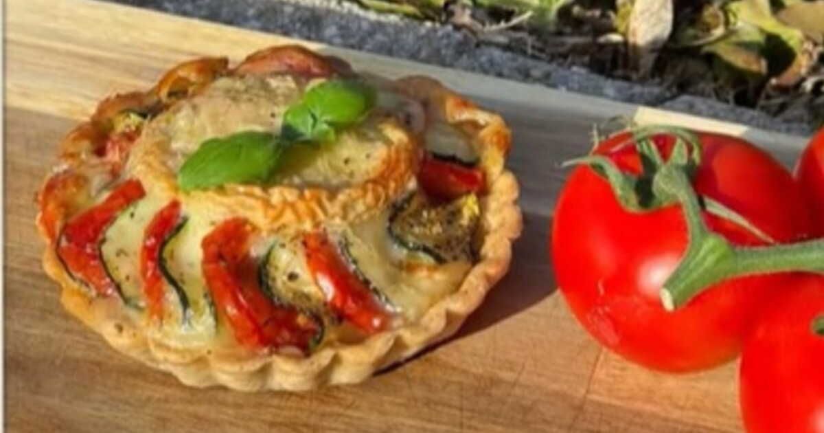 La recette ensoleillée de tartelettes aux légumes du soleil par Julie Andrieu