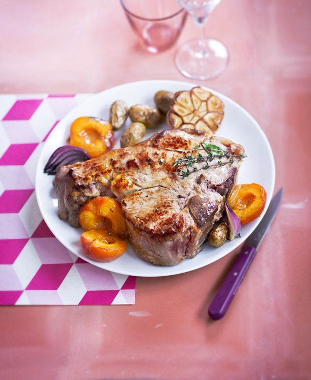Côtes de veau aux abricots et oignons rouges
