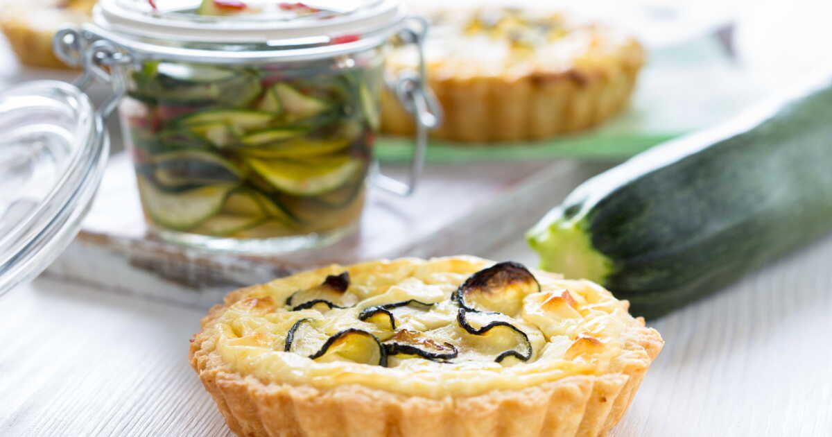 Une touche originale pour vos repas : découvrez les minis-tatins de courgettes